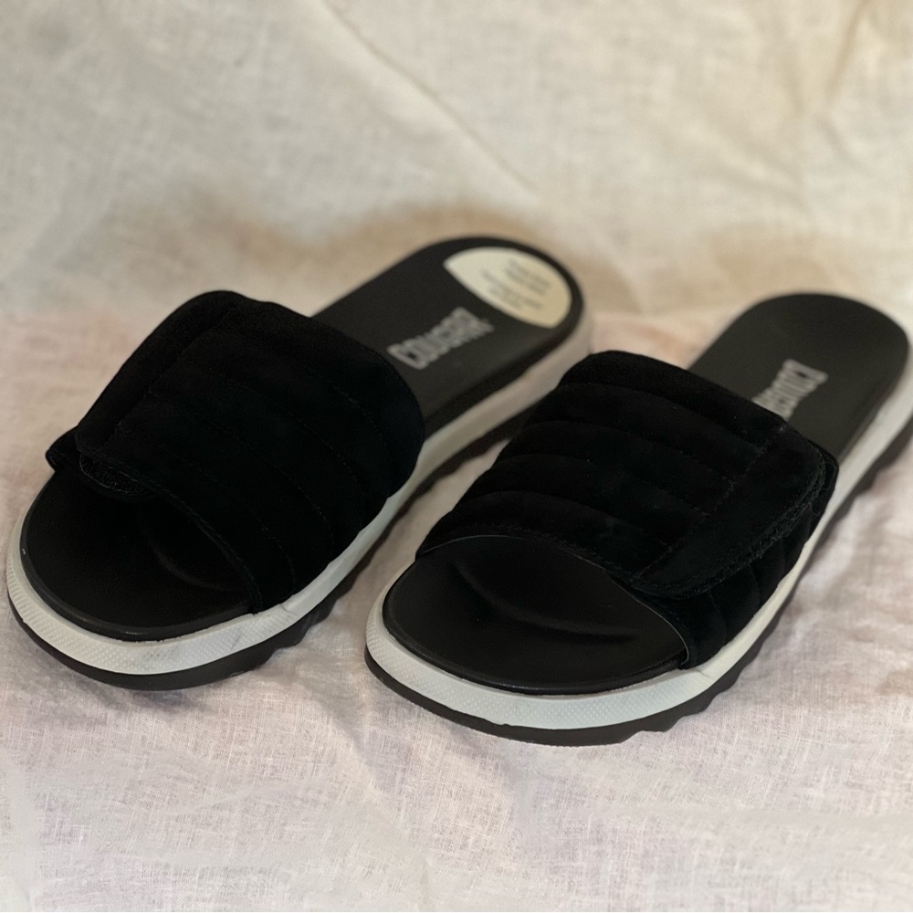 Cougar Lupin Suede Black Slide Sandals Size 9M Women’s